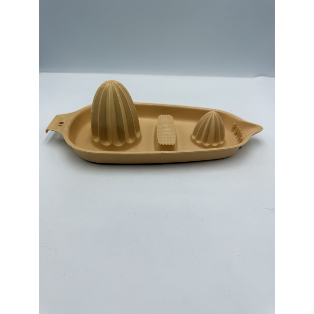 Hutzler Citrus Juicer Manual Tan 11.5in Good Vintage 1970 Item 55 Dual Reamer